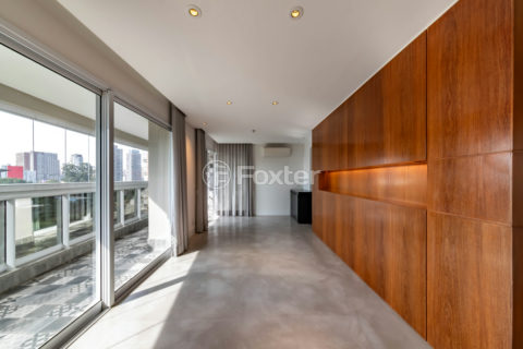 Image 2 - 1033911