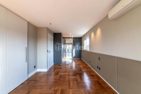 Image 33 - 1033911