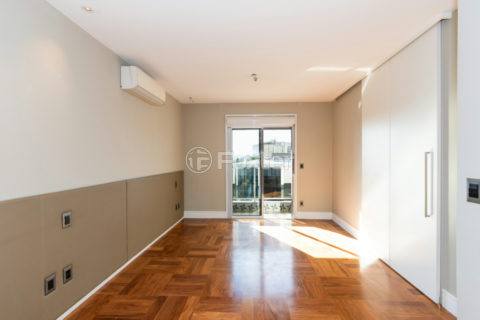 Image 35 - 1033911