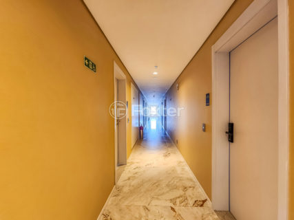 Image 8 - 1033977
