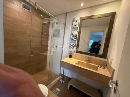 Image 21 - 1033983