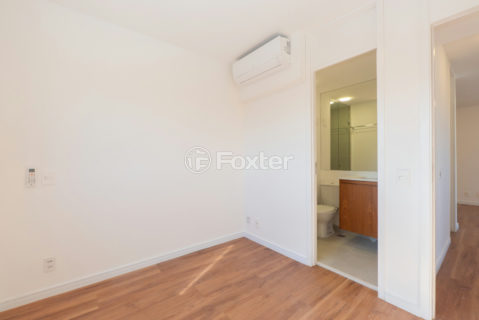 Image 30 - 1034025