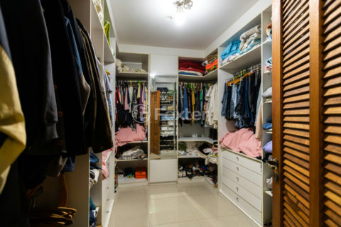 Image 23 - 1034057