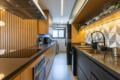 Image 8 - 1034085
