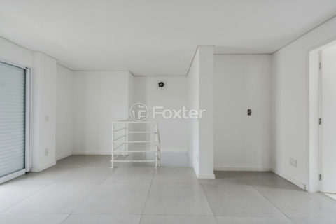 Image 32 - 1034101