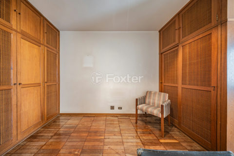 Image 17 - 1034142
