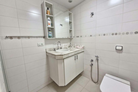 Image 19 - 1034185