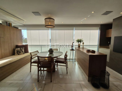 Image 15 - 1034211
