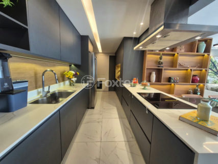 Image 32 - 1034211