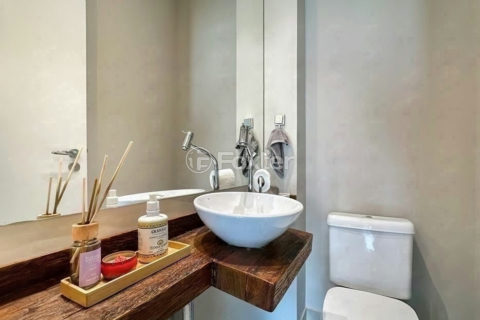 Image 10 - 1034216