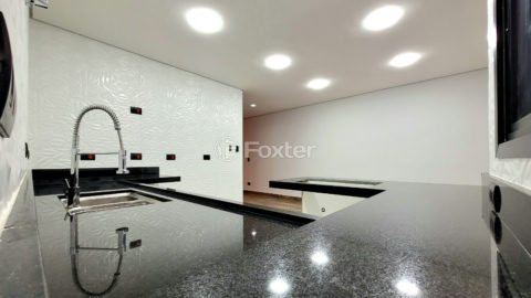 Image 21 - 1034300