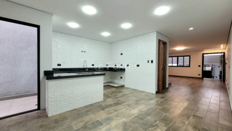 Image 32 - 1034300