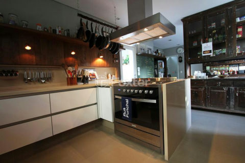 Image 30 - 1034318