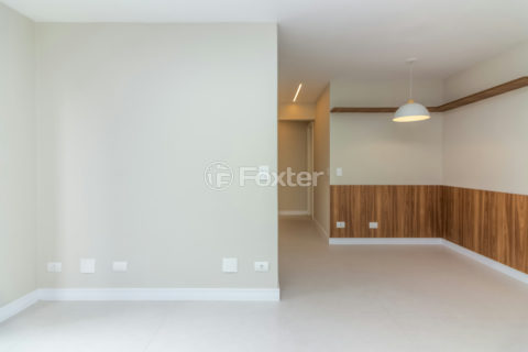 Image 4 - 1034374