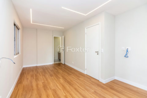 Image 21 - 1034374