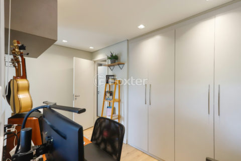Image 30 - 1034375