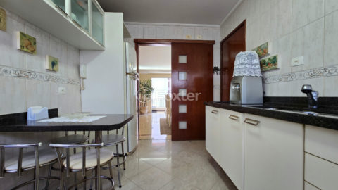 Image 37 - 1034678