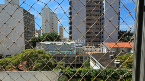 Image 33 - 1034678