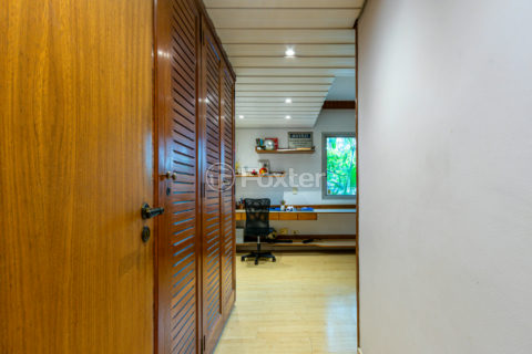 Image 29 - 1034681