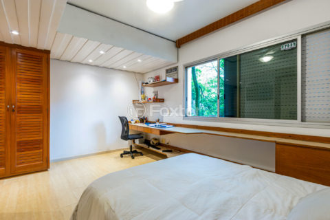 Image 32 - 1034681