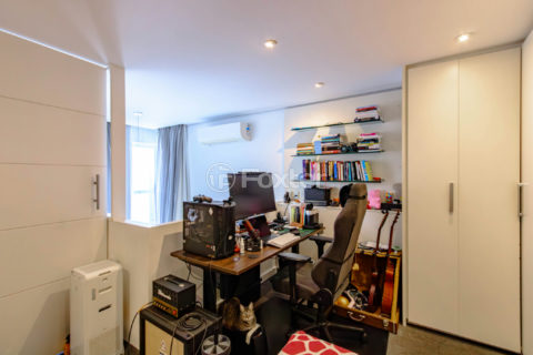Image 21 - 1034895