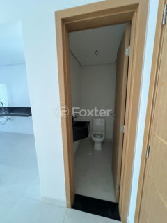 Image 8 - 1034986