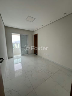 Image 32 - 1035100