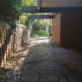 Image 20 - 1035105