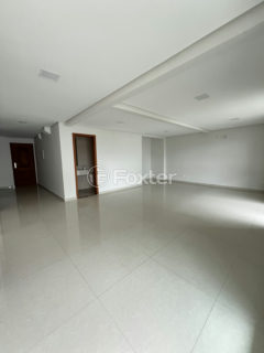Image 20 - 1035109