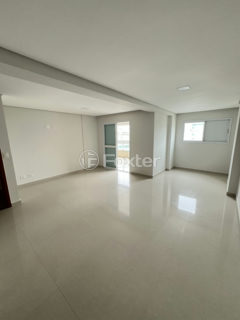 Image 3 - 1035109