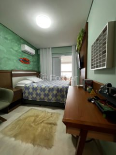 Image 21 - 1035121