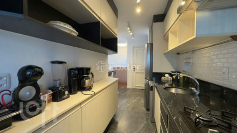 Image 32 - 1035136
