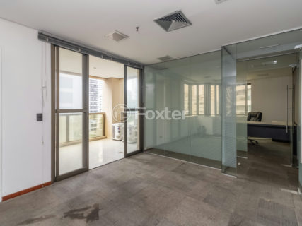 Image 7 - 1035140