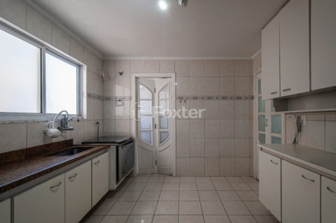 Image 8 - 1035160