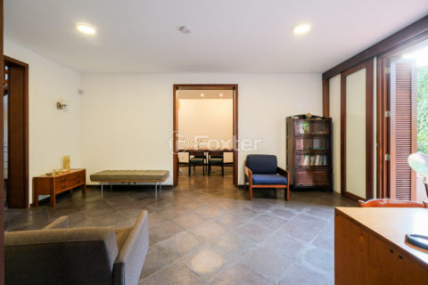 Image 39 - 1035178
