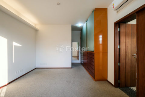 Image 70 - 1035178