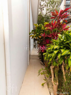 Image 52 - 1035228