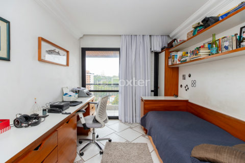 Image 30 - 1035545