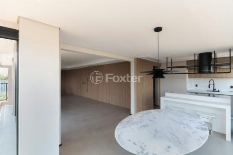 Image 21 - 1035555
