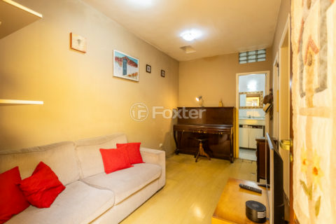 Image 9 - 1035561