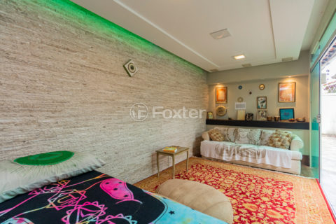 Image 43 - 1035562