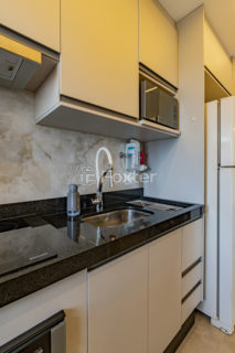 Image 34 - 1035571