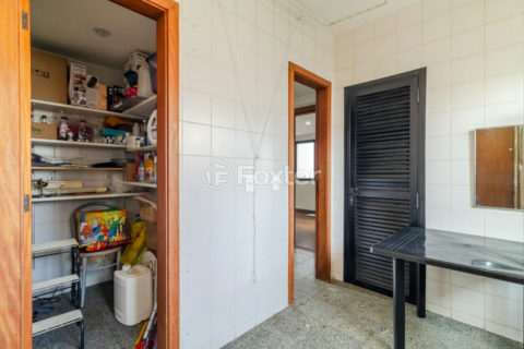 Image 21 - 1035572