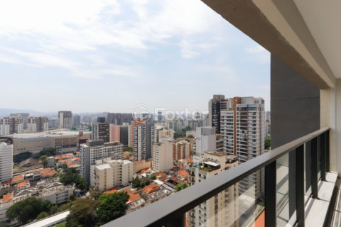Image 12 - 1035577