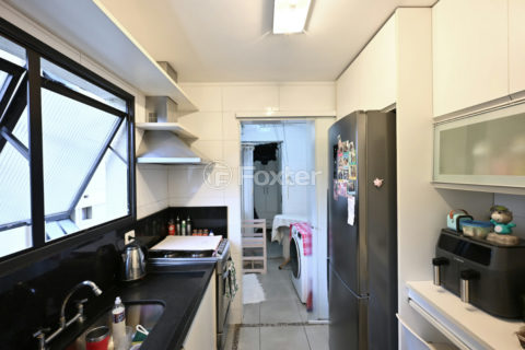 Image 31 - 1035586