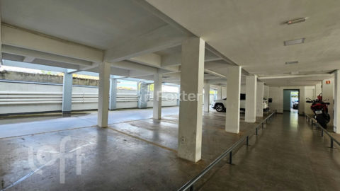 Image 4 - 1035675