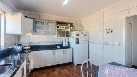 Image 4 - 1035681