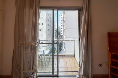 Image 18 - 1035682