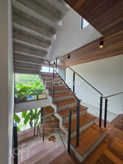 Image 6 - 1035683