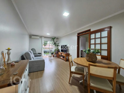 Image 33 - 1035720